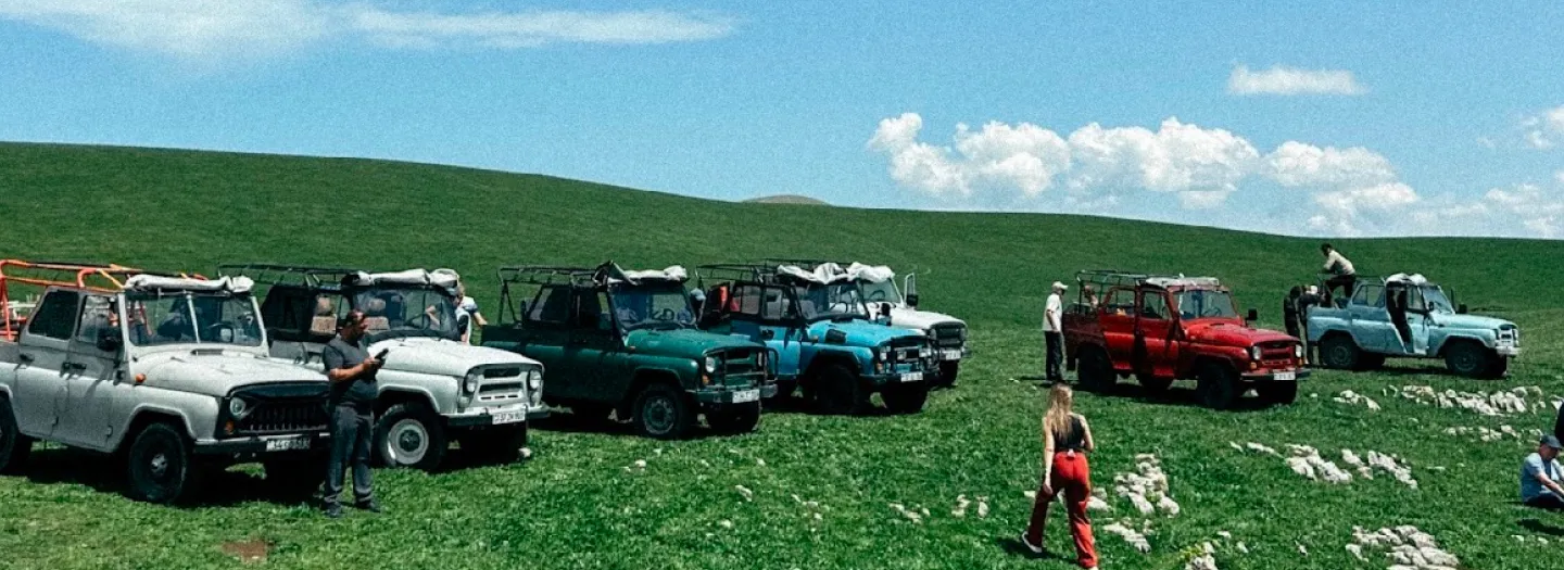 Jeeping Tour